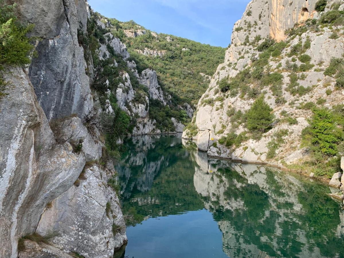 Votre Cocon En Pierre Et Son Spa En Option Gite Le Repos Des Chenes Régusse Εξωτερικό φωτογραφία