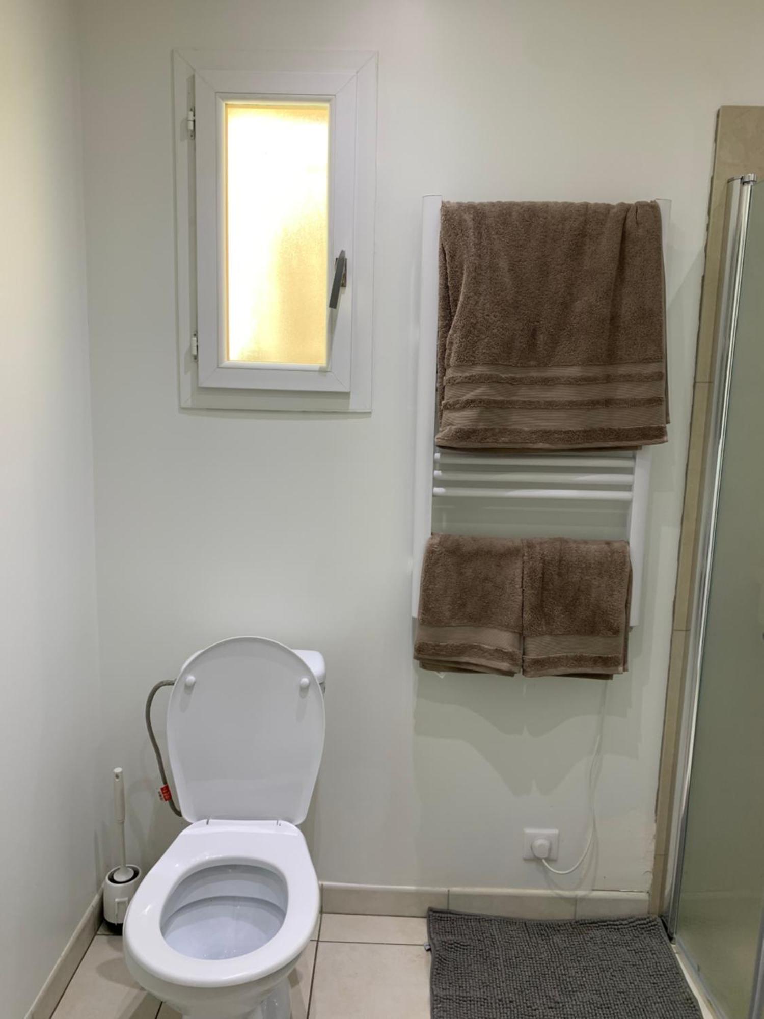 Votre Cocon En Pierre Et Son Spa En Option Gite Le Repos Des Chenes Régusse Εξωτερικό φωτογραφία