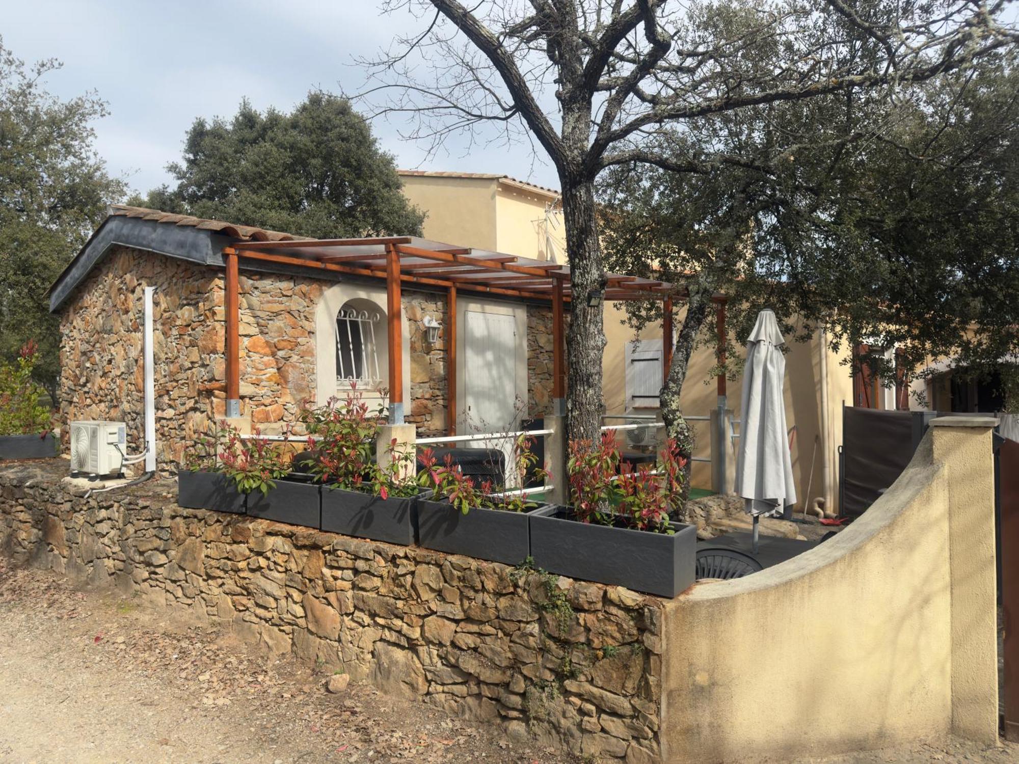 Votre Cocon En Pierre Et Son Spa En Option Gite Le Repos Des Chenes Régusse Εξωτερικό φωτογραφία
