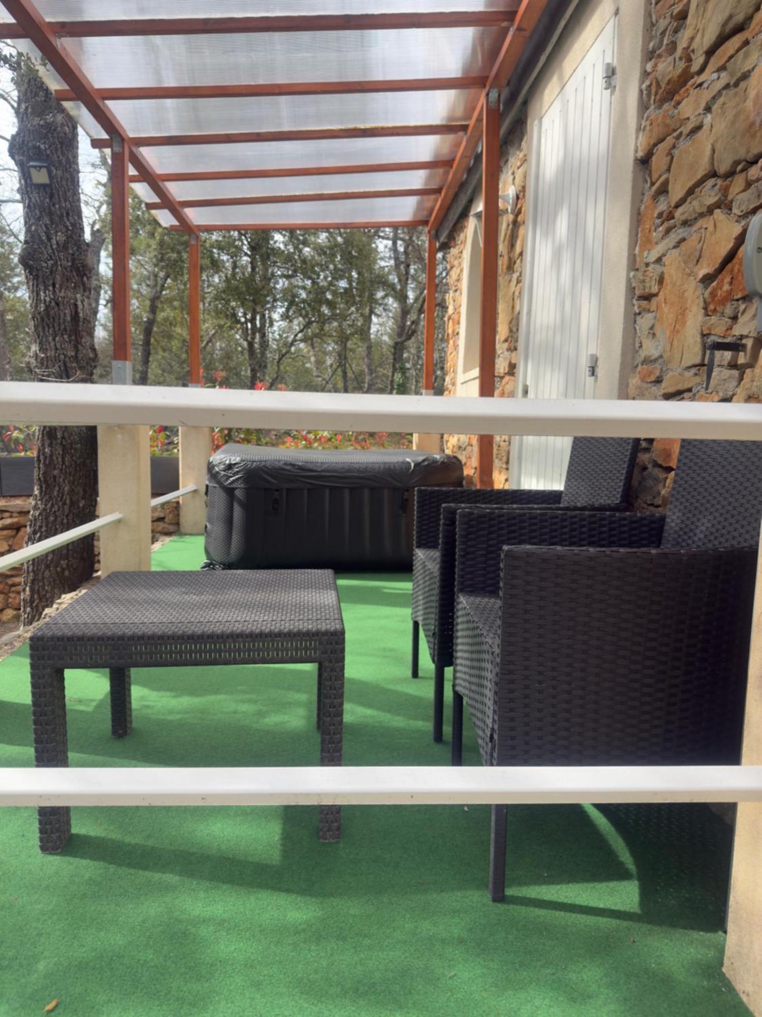 Votre Cocon En Pierre Et Son Spa En Option Gite Le Repos Des Chenes Régusse Εξωτερικό φωτογραφία